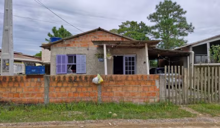 Excelente Casa Sozinha no Terreno em Região Praiana de Palhoça/SC!