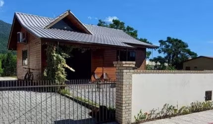 Casa Alto Padrão Proxima ao Mar - Praia de Fora em Palhoça/SC