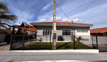 Casa Alto Padrão SemiMobiliada - Bairro Aririu em Palhoça/SC