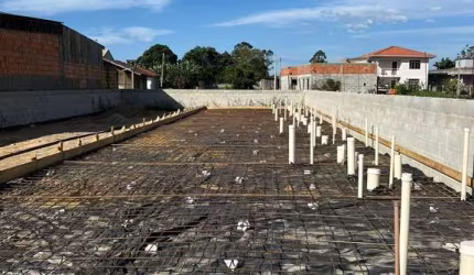 Terreno em Fase Inicial Para Construção de Quitinetes - Bairro Aririu em Palhoça/SC