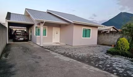 Linda Casa de 3 Quartos (1 Suíte) em um Amplo Terreno de 426m² na Guarda do Cubatão em Palhoça/SC!