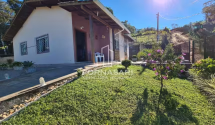Requintada Casa de Campo em Santo Amaro da Imperatriz - Amplo Terreno e Área Gourmet