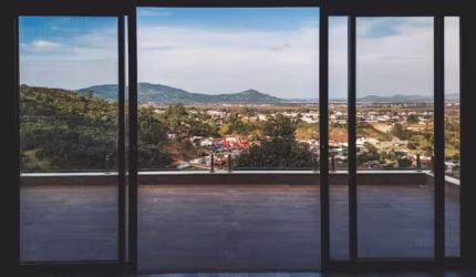 CASA COM VISTA MAR E LAGOA EM GAROPABA- SANTA CATARINA