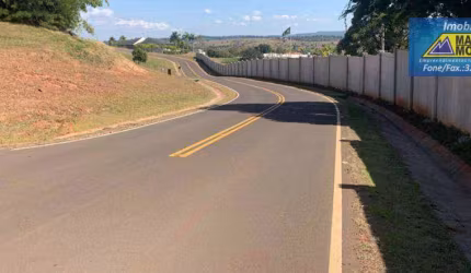 Usufrua da tranquilidade do Condomínio Ninho Verde II . Terreno próximo à área verde com cachoeira