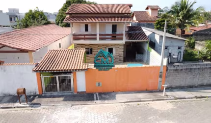 Sobrado em Condomínio para Venda em Caraguatatuba, Massaguaçu, 4 dormitórios, 3 suítes, 2 banheiros, 2 vagas