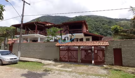 Sobrado para Venda em Ubatuba, Praia da Lagoinha, 8 dormitórios, 3 suítes, 2 banheiros, 8 vagas