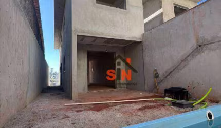 Sobrado com 3 Dormitórios  e Piscina À Venda - 150 m² - R$ 850.000 - Chácara São José - Arujá/SP