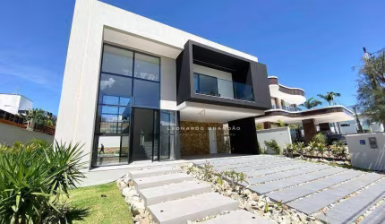 Casa nova com fino acabamento no Condomínio Alphaville Eusébio.