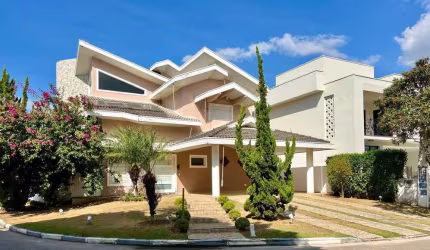 Lindo Sobrado em Condomínio 3 suites/Piscina/ Área gourmet