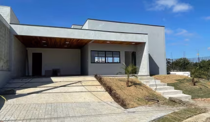 Casa Santa Mônica 3 suítes / Piscina / 398m² Terreno - Condomínio Fechado