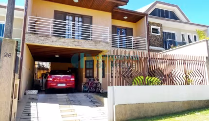 Casa com 4  Quartos no Xaxim