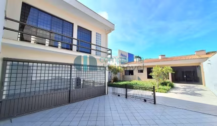 Casa com 3 quartos 399m² averbados.