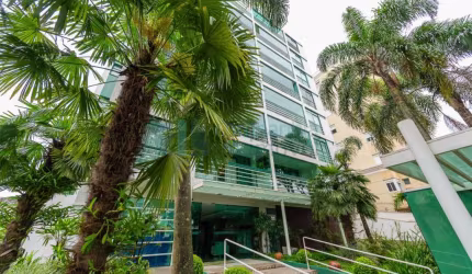 Amplo Apartamento no Mercês com 4 Quartos