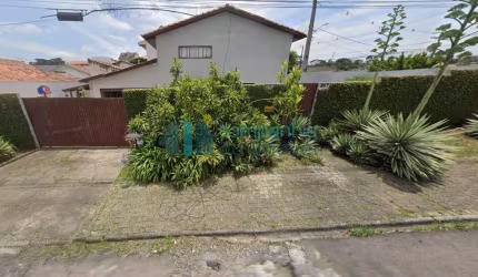 Sobrado à Venda no Guabirotuba