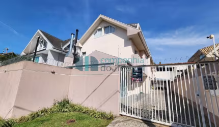 Sobrado à Venda no Xaxim em condomínio