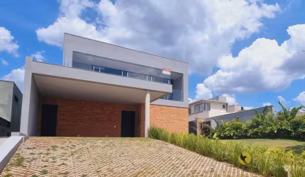 Luxuosa casa com 4 suites, para venda no Villas do Golfe
