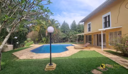 Residência neoclássica com 3 pavimentos à venda no Condomínio Chácaras Flora, em Itu/SP