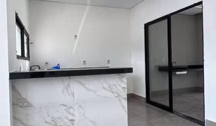 Casa com 3 dormitórios à venda por R$ 820.000 - Condomínio Villágeo Moutonnee - Salto/SP