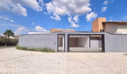 Luxuosa casa de alto padrão para venda ou locaçâo no Jardim Altos das Palmeiras em Itu, com piscina, gourmet, dormitórios e muito mais.