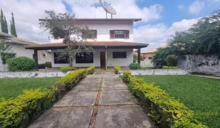 Uma casa campestre e que necessita de uma revitalização, um produto ideal para investidores que enxergam grande potencial no Campos de Santo Antônio 1