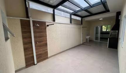 Casa com 3 dormitórios para alugar, 110 m² por R$ 5.270,00/mês - Condomínio Village Moutonnée - Salto/SP