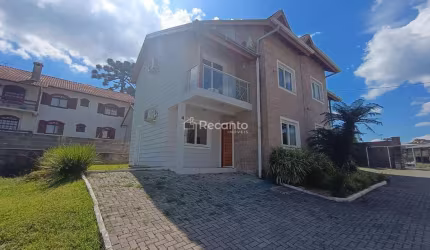 CASA GEMINADA A VENDA NO BAIRRO FLORESTA, Floresta, Gramado - RS