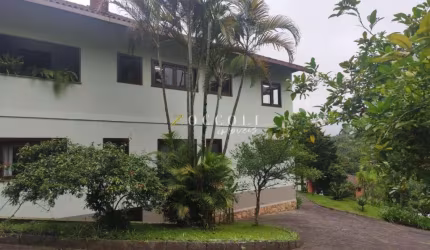 Bela casa a venda no comary com vista para o Lago e CBF