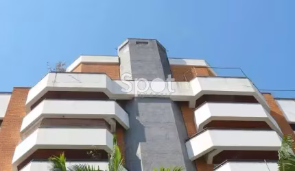 COBERTURA CHARMOSA NOS MÍNIMOS DETALHES, BEM ILUMINADA E COM ÁREA EXTERNA RECEPTIVA NO REAL PARQU