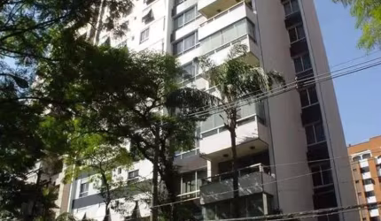 PÉ NO CLUBE!!! Apartamento com localização privilegiada, EM FRENTE ao clube Pinheiros.