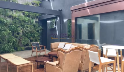 Casa comercial em Jardim Paulista, com 380m², 7 ambientes, sendo 4 salas no pavimento superior.