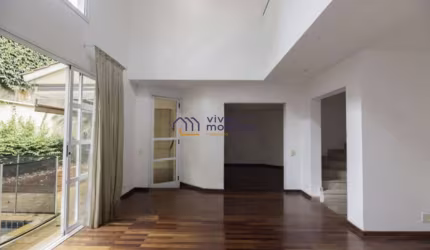 Linda Casa de Condomínio na Avenida Morumbi