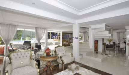 Linda Casa Reformada em Rua Tranquila do Jardim Guedala