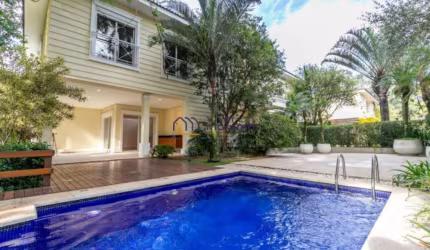 Casa condomínio. 4 dormitórios. 4 suites. 5 vagas. 710 m2