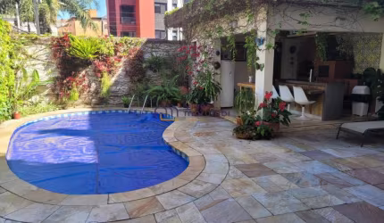 Bela casa Condomínio fechado ótima segurança 24 horas com excelente lazer com quadra de tênis