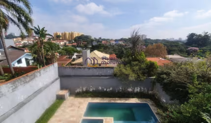 CASA À VENDA NA MELHOR RUA DA REGIÃO DO MORUMBI!