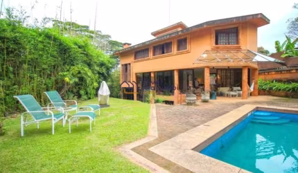 CASA EM RUA FECHADA NO MORUMBI