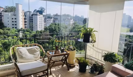 Excelente apartamento com 110m², 3 quartos sendo 1 suíte e 3 vagas.