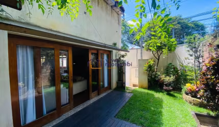 SOBRADO NO CAMPO BELO - 3 SUITES - 345M2