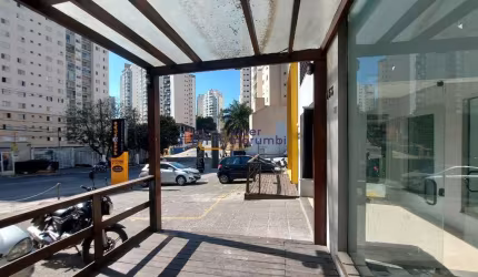 Excelente ponto comercial com 116m² e vagas visitantes na R José da Silva Ribeiro.