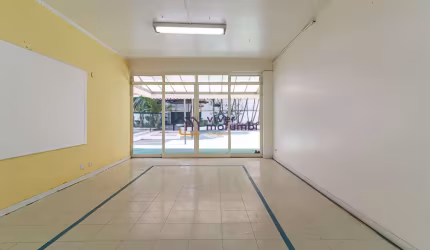 Casa comercial com 343m² em avenida de grande circulação.