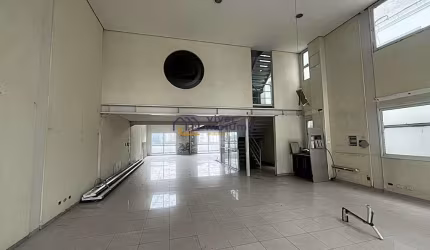 Rua Fonseca Brasil - Sobrado comercial com 3 andares e 2 subsolos!