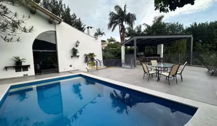 Casa no Morumbi. 4 dormitórios. piscina. Área Gourmet