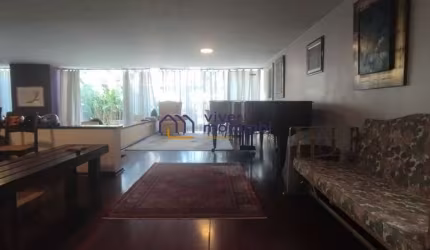 Casa com 4 Quartos sendo 4 Suítes e 5 banheiros à Venda