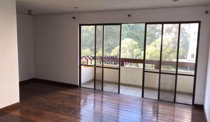 Excelente Localização, Rua Tranquila, Apartamento com Planta Amplas