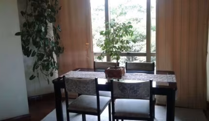 ÓTIMA OPORTUNIDADE COM RUA TRANQUILA E ARBORIZADA