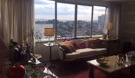 Apartamento nobre no Real Parque.