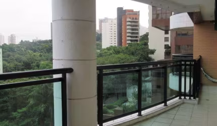 Lindo, bem localizado e com lazer completo apartamento no Morumbi