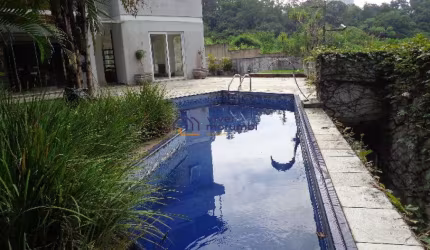 CASA DE VILA - RUA FECHADA - LOCAL NOBRE