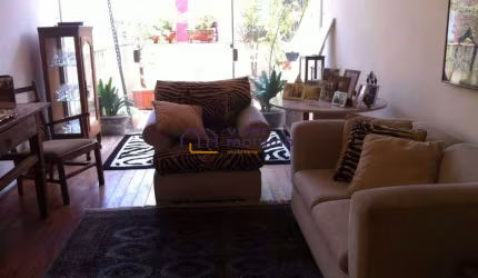 Linda casa em rua tranquila