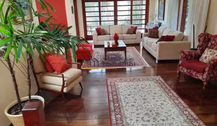 Casa de alto padrão em condomínio fechado